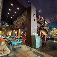 ロビーは芸術的