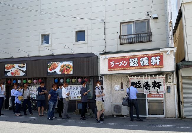 やっとありつけました。函館滋養軒の塩ラーメン