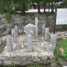 梅壺侍従の蘇生の碑