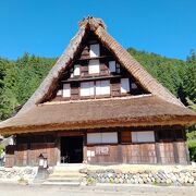 五箇山地区で合掌造りの家を見学するならこちらの村上家がお勧めです