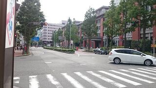 みなとみらい２１地区へ渡る万国橋の通り