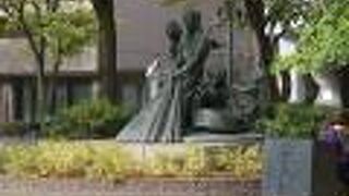 北海道開拓から活躍してきた漁民の像