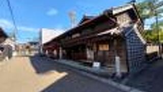 材木商を営んでいた岸名家の旧宅はかぐら建と呼ばれる三国独特の建築様式