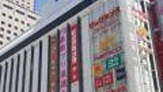 ビックカメラが入っています。