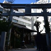 都心の真ん中にある神社