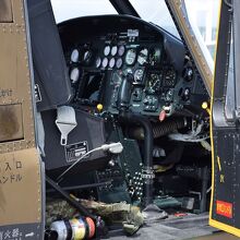 令和の瑞雲、ＵＨ－１Ｊ汎用ヘリのコックピット