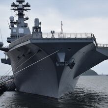 多用途支援艦ＡＭＳ-４３０２「すおう」から眺めた「ひゅうが」