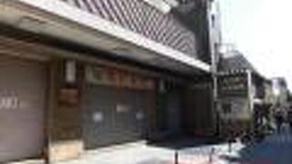 「鴨川をどり」の会場