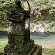 三尾の古刹のひとつです。自然の中に川の音が心地よいです。