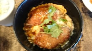 ランチでカツ丼セットをいただきました