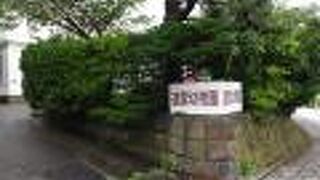 静かな函館山のふもとにある幼稚園