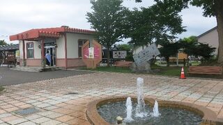 バス停から徒歩3分