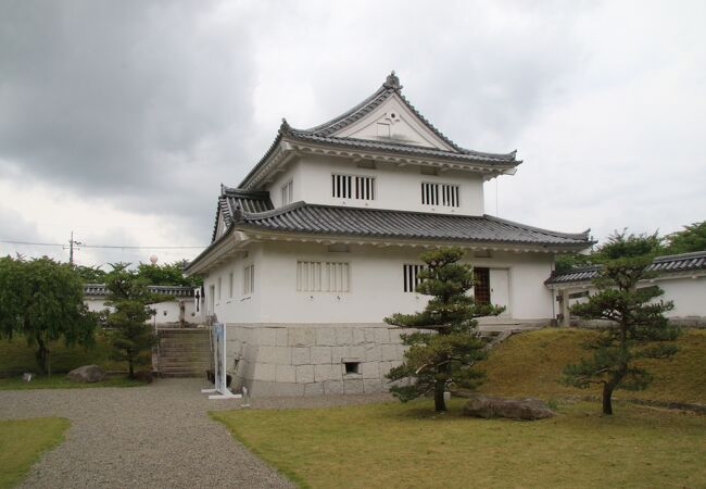 再建された櫓が資料館になっています。