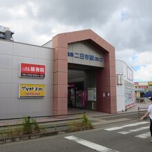 西鉄二日市駅東口。地上駅です。