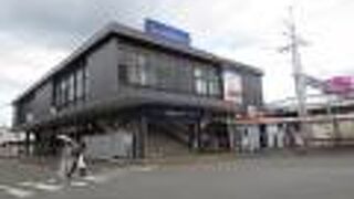 西鉄大牟田線の主要駅です。大宰府線の起点でもあります。