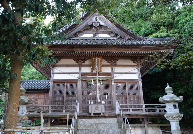 和倉温泉の中心街にある歴史ある神社