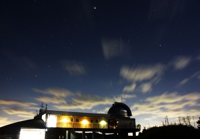 井原市の山中にある天文台。