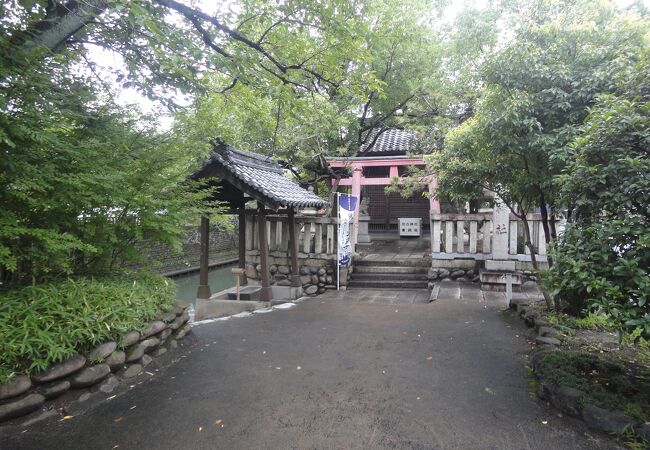 こじんまりした神社