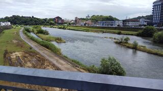 岡山を南北に流れる川