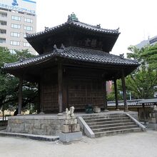 天保13年(1842年)創建の「六角堂」