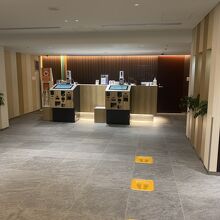 ロビーは自動チェックインシステムが楽ちん