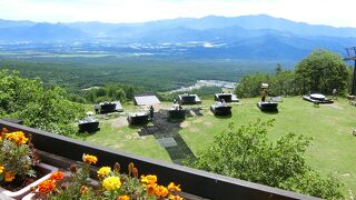 夏の晴れた日はテラスで絶景