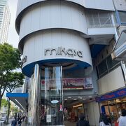 ビルの中にある珍しい商店街