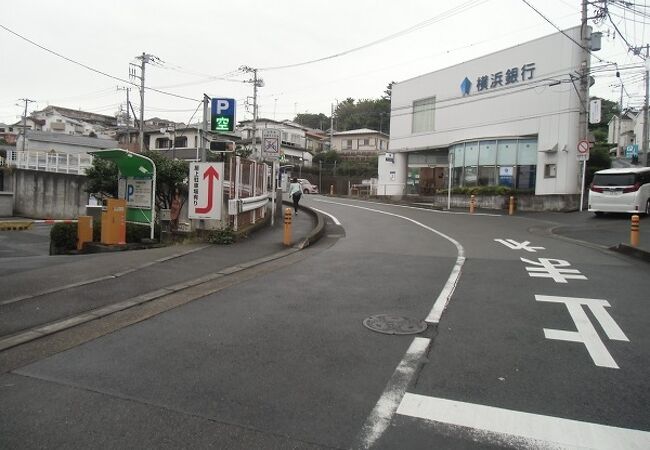 駅近のわりには人も車も少ない　