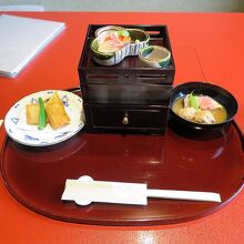 三段弁当「楽一(3850円)」到着