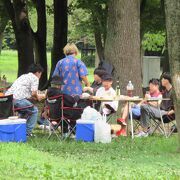 おにぎり、揚げ餅、たこ焼き、焼きそばや、飲み物、ソフトクリームまであります