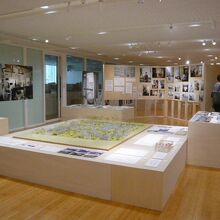 デザインハブの展示現場です。斬新なデザインの源はアイデアです