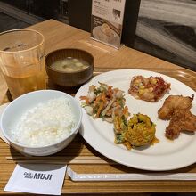 ドリンクは＋200円