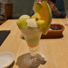 メロンカクテルパフェ(1760円)