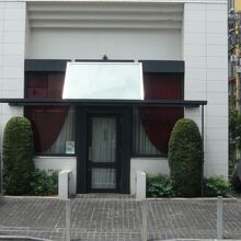 現在、西麻布でフランス料理店として営業している竜土軒です。