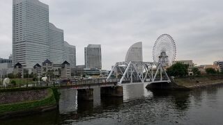 護岸なども歴史を感じる造り