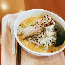 らぁめん「赤」もやし追加