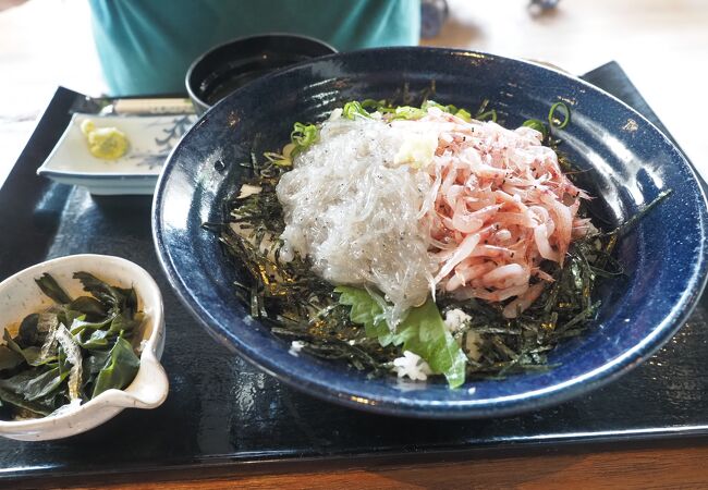 三四郎島の前にある食堂