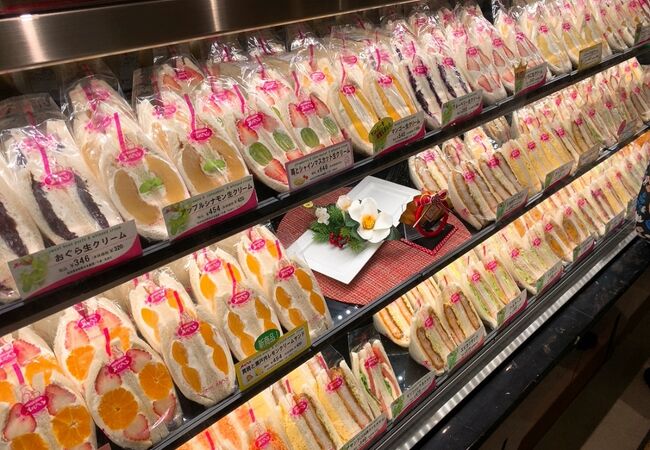 JR蒲田駅改札前で美味しいサンドイッチを買えます。　タマゴサンドがやっぱり美味しい!