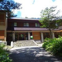 緑の中のホテル