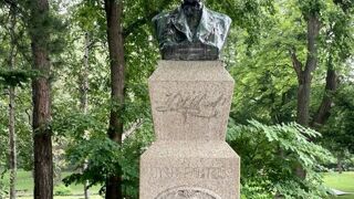 クラーク博士像