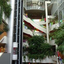 なかなかインパクトのある建物です