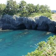 美しい海に出現した奇景