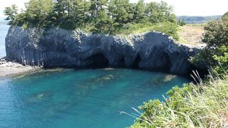 美しい海に出現した奇景