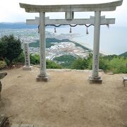 天空の鳥居を目指して恐怖を感じながら