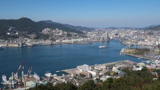 鍋冠山公園展望台から長崎港を一望できます