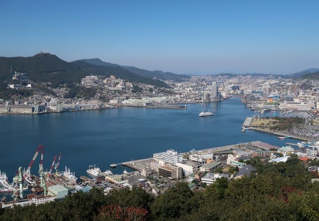 鍋冠山公園展望台から長崎港を一望できます