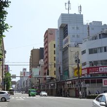 堺筋線の恵美須町駅方面を望む
