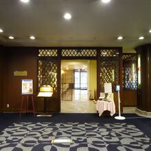 ホテル東日本宇都宮１階に入っています