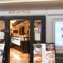 カフェ・ラ・ミル新橋店