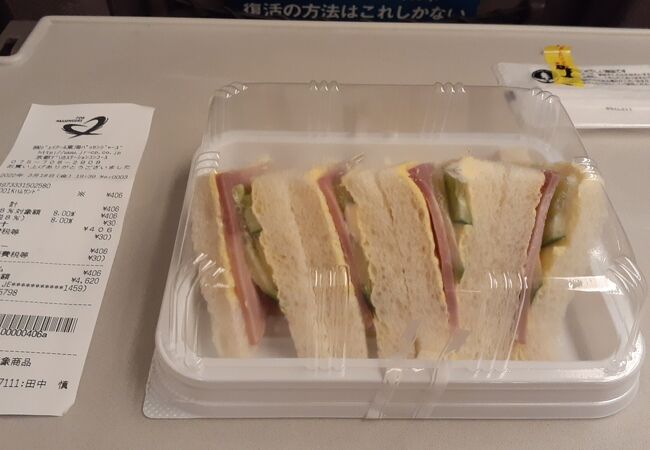 2022年３月現在、京都・深々堂製のサンドイッチの取扱いもありました